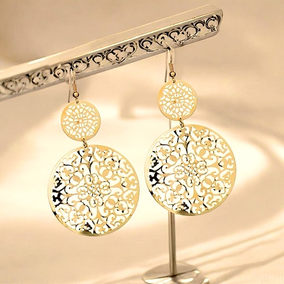 Gold dangle earrings Elegant Gold Filigree Earrings NWT - Picture 1 of 4